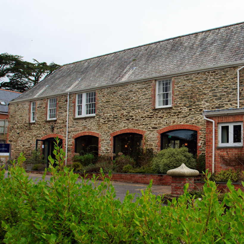 Image of landscaping at the Alverton Hotel